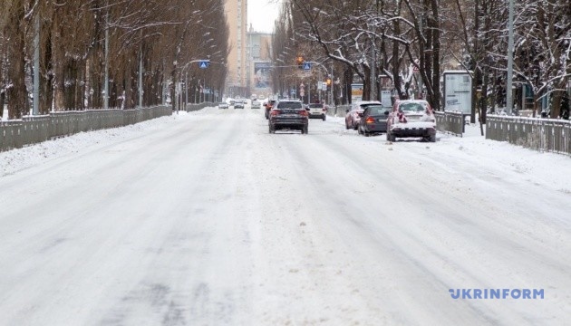 На всіх головних дорогах України зняли обмеження руху, запроваджені через негоду