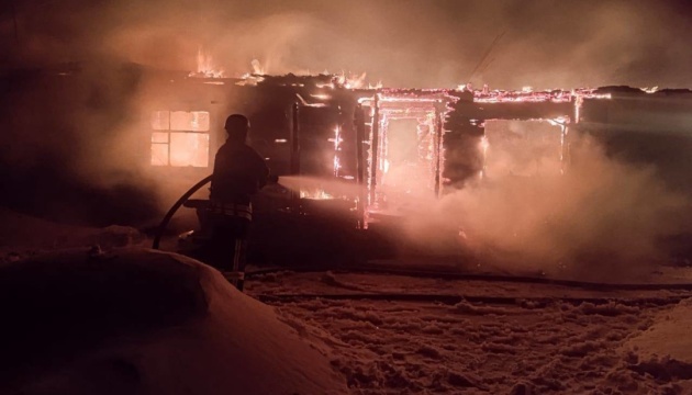 Росіяни за добу 63 рази обстріляли Чернігівщину, пошкоджене житло