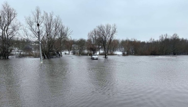Між двома селами Черкаської та Кіровоградської областей підтопило міст