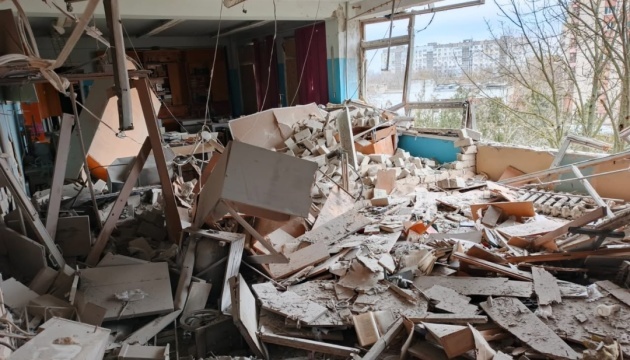 Guerre en Ukraine : L’armée russe a bombardé un hôpital et une université à Kherson