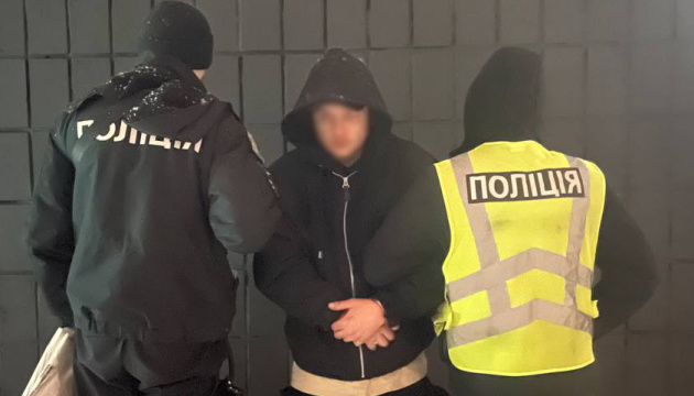 У Києві затримали чоловіка, підозрюваного у підпалі семи автомобілів