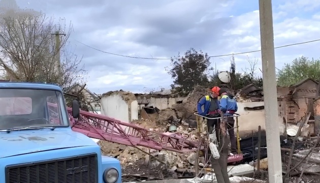 На Запоріжжі через ворожі обстріли знеструмлені 8,5 тисячі абонентів