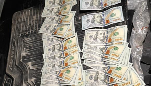 Хабарі за «вирішення питань»: на Волині затримали двох службовців ТЦК