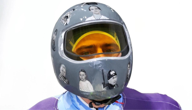 Росфейк: українських школярів «змушують» одягати шоломи на знак підтримки Гераскевича