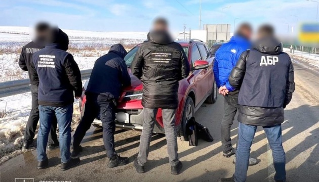 На Львівщині викрили схему переправлення військовозобов’язаних через кордон за паспортами померлих