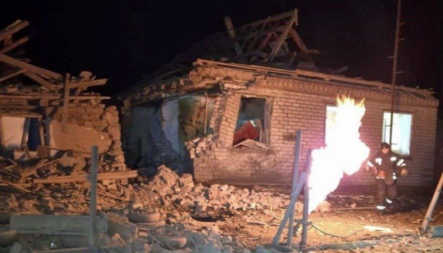 Ворог вночі атакував два райони Дніпропетровщини - пошкоджені будинки, підприємство та гімназія