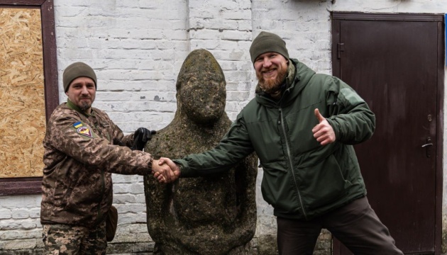 Військові евакуювали із Синельниківського району кам’яні пам’ятки степової доби