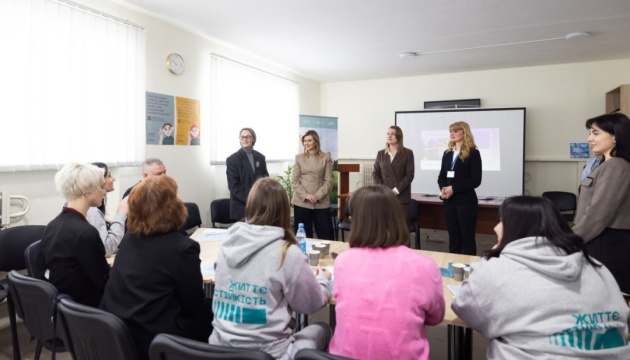 В Україні вже відкрилися 305 центрів життєстійкості - Зеленська