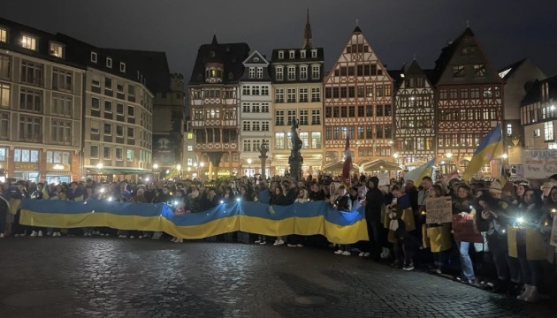 Українські та німецькі активісти вийдуть 24 лютого на великий мітинг у Франкфурті
