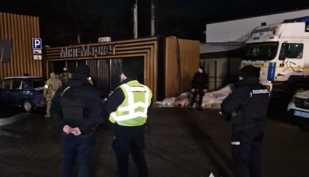 На Буковині затримали чоловіка, який кинув гранату у поліцейських