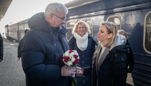 До Києва прибула глава МЗС Австрії