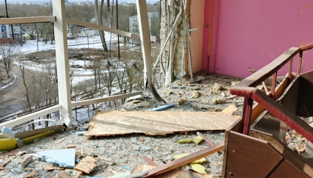 Російські дрони знову атакували у Херсоні головний корпус і гуртожитки університету