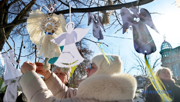Тиха акція «Ангели пам’яті» / Фото: Павло Багмут. Укрінформ