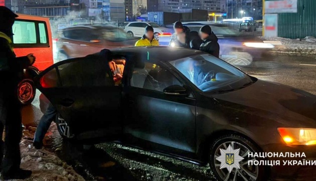 У Києві викрили схему переправлення ухилянтів за кордон під виглядом футболістів