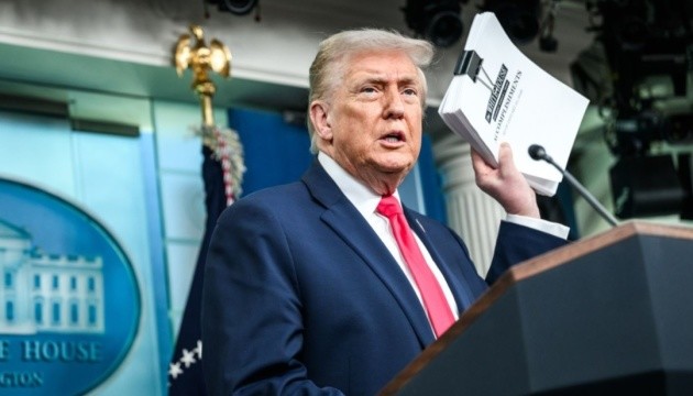 Трамп пригрозив ще більшими тарифами країнам, які підуть в обхід мит через рішення суду