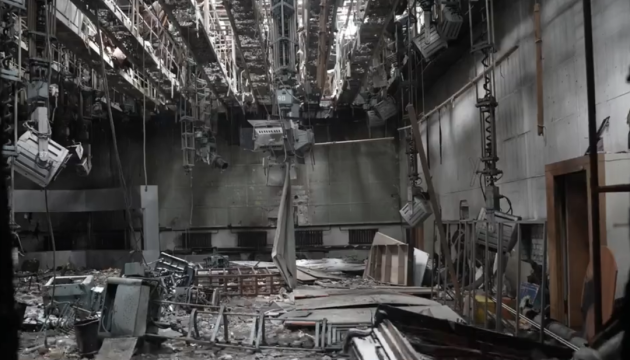 中込駐ウクライナ日本大使、南部ドニプロのロシア軍に破壊された公共放送局視察