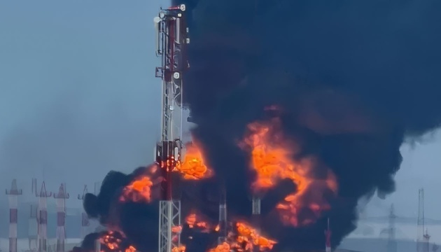 Надважливий вузол транспортування російської нафти у Татарстані уразили дрони СБУ - джерело