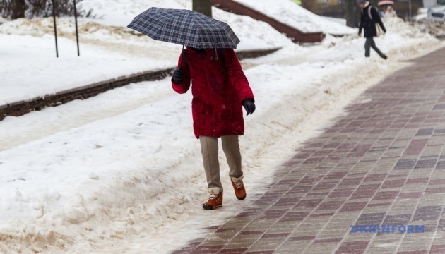 Погода цього тижня буде динамічною, трохи потеплішає - синоптики