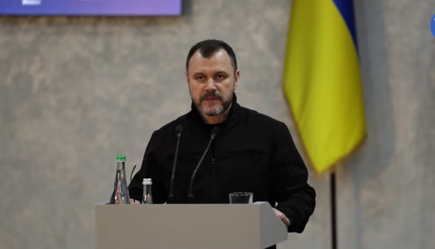 МВС не планує ініціювати обмеження соцмереж для школярів - Клименко