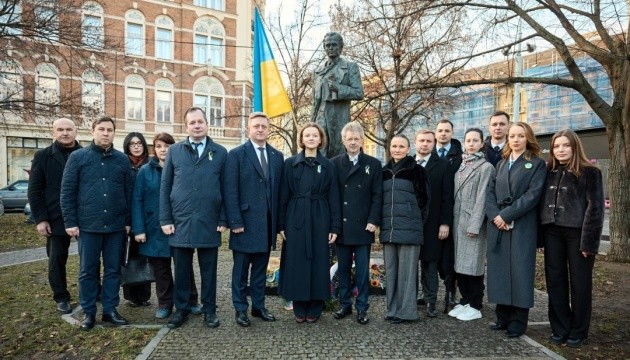 Чеські сенатори вшанували пам'ять жертв російської агресії проти України