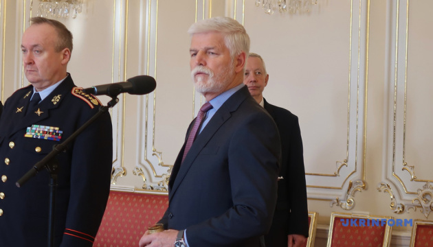 Президент Чехії зустрівся з волонтерами, які працюють для України