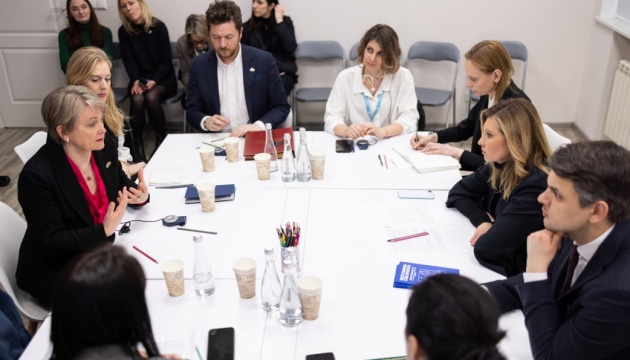 Перша леді України і глава МЗС Британії обговорили зусилля для возз’єднання родин, які розлучила Росія