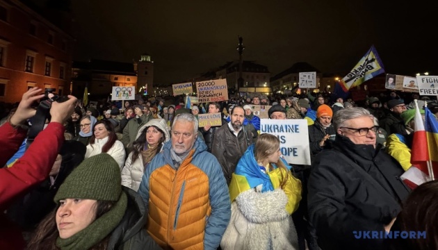 «Переможемо разом!»: у центрі Варшави відбулася багатотисячна акція на підтримку України 