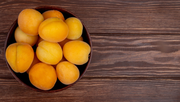 Через аномальні морози вінницькі аграрії недоберуть 80% врожаю абрикосів та персиків