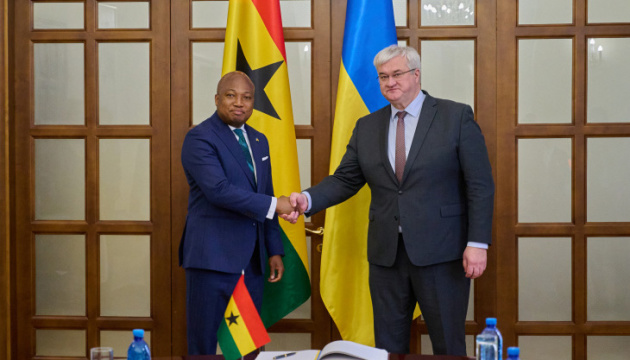 Ghana’s FM arrives in Kyiv on first-ever visit