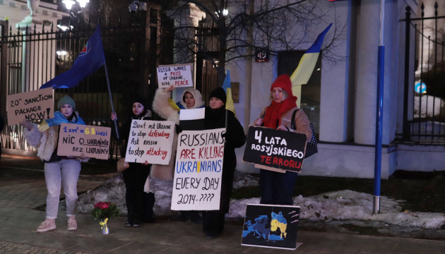 У Варшаві активісти пікетували посольство Росії
