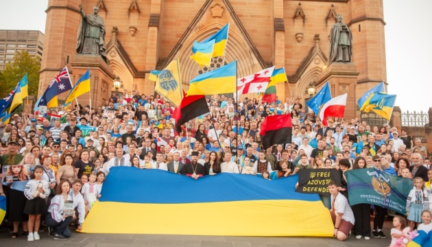 «Україна не сама»: по всій Австралії пройшли мітинги та молитви до роковин повномасштабної війни