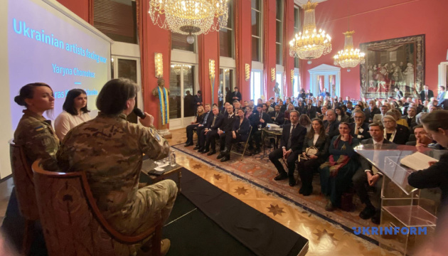  В Анкарі відбулася панельна дискусія «Українські митці перед обличчям війни»