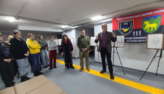 У Києві відкрили виставку «Незламні обличчя війни»