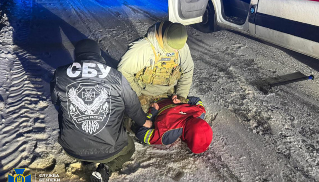 На Буковині ліквідували канал переправлення ухилянтів за кордон на «швидкій»