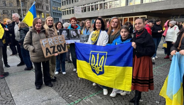 У Цюриху 2500 людей вийшли на масштабну ходу до четвертих роковин вторгнення РФ