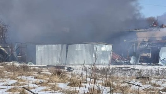 Ворог ударив дроном по селу під Харковом, п'ятеро постраждалих, серед них них двоє дітей