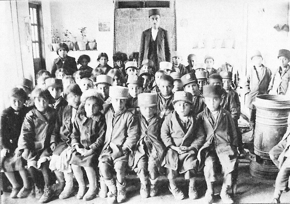 Освітня реформа в дії: початкова школа для хлопчиків і дівчаток. 1926 р. Фото: Wikipedia