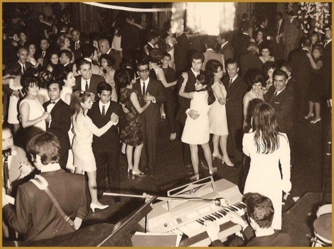 Вечірка в Абадані, на якій співає іранська поп-діва Гугуш. Фото: ajamm.com