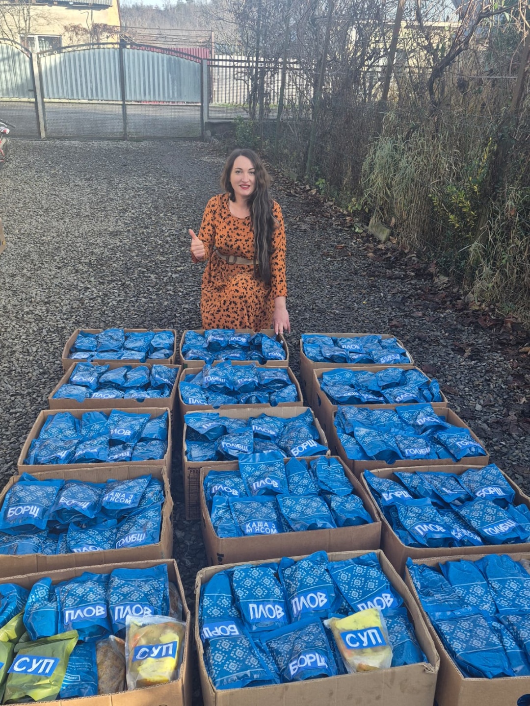 волонетрка розробила власний дизайн реторт-пакетів, аби їх не змогли перепродувати