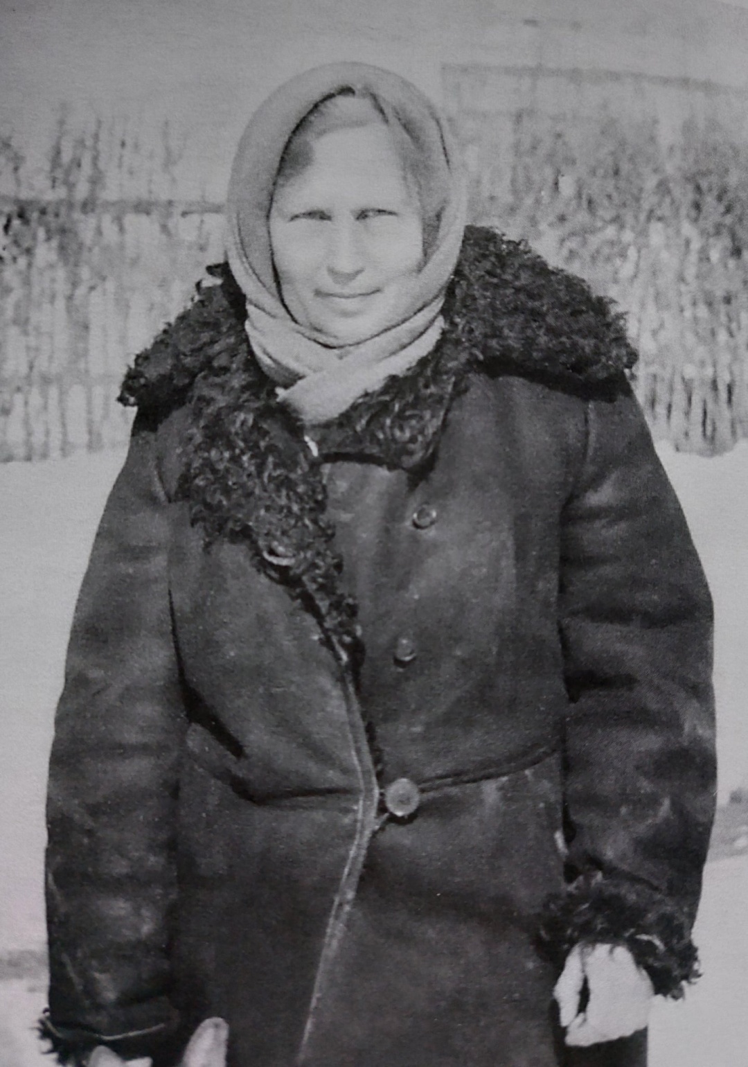 Надія Суровцова-Олицька. Нижній Сеймчан (нині смт Сеймчан, Магаданська обл., РФ. 1956. ЦДАМЛМ України