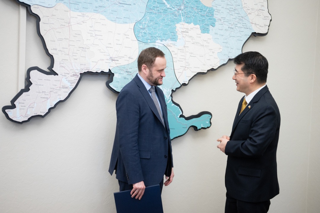 Олексій Кулеба і повноважний Посол Республіки Корея в Україні Кічанг Пак