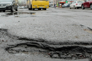 Ямкові ремонти доріг на міжнародних і національних трасах планують завершити до 1 червня
