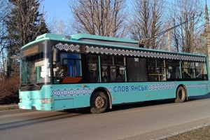 У Слов’янську демонтують тролейбусну мережу задля облаштування доріг антидроновими сітками