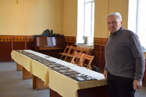 Житель Тернопільщини зібрав понад 600 значків, присвячених Тарасу Шевченку