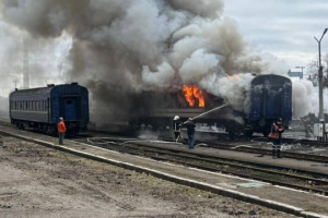 L'armée russe multiplie les frappes contre le réseau ferroviaire ukrainien et cible des trains de passagers