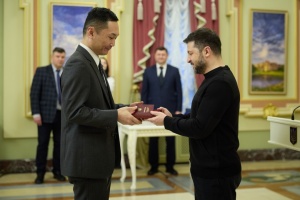 Зеленський вручив державні відзнаки, серед нагороджених - журналіст Укрінформу Такаші Хірано