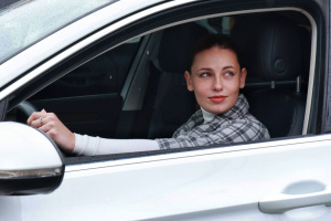 «Бачу ціль - не бачу перешкод»: історія дівчини з ДЦП, яка навчилася водити авто й мріє про мандри