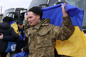 さらに３００人の防衛者と２人の民間人がロシアの拘束からウクライナに解放＝ゼレンシキー宇大統領