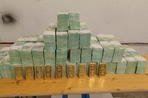 Угорщина повернула Україні кошти й цінності Ощадбанку - Зеленський 