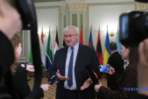 ハンガリーが拘束した現金輸送車担当者７人がウクライナへ帰還　現金は没収